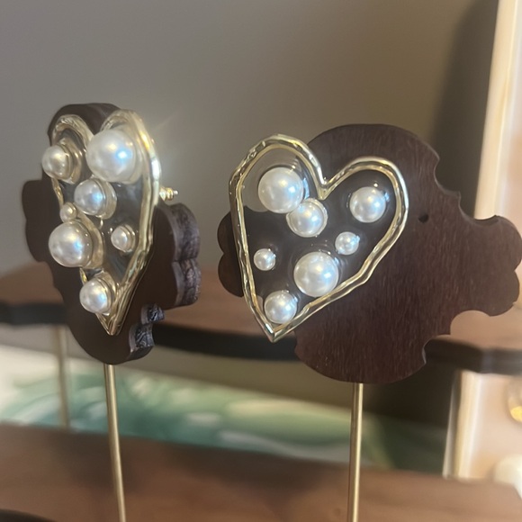Heart-Shaped Pearl Enamel Drop Earrings - Picture 3 of 6